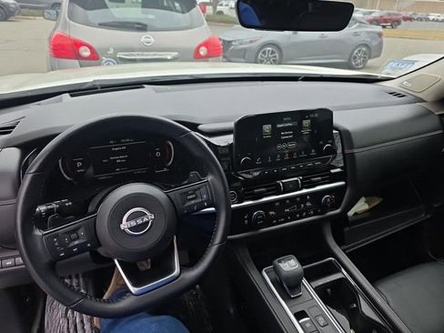 Certified 2023 Nissan Pathfinder Platinum image 3