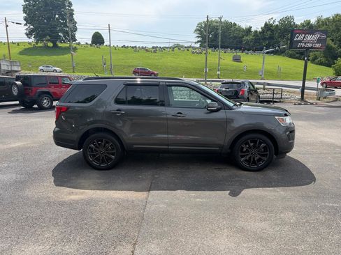 Used 2018 Ford Explorer XLT w/ Equipment Group 202A AWD/4WD image 6
