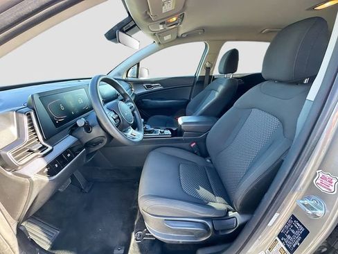 Used 2024 Kia Sportage LX image 19