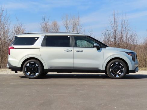 New 2026 Kia Carnival EX FWD image 2