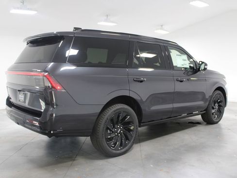 New 2025 Lincoln Navigator Reserve w/ Jet Appearance Package image 8