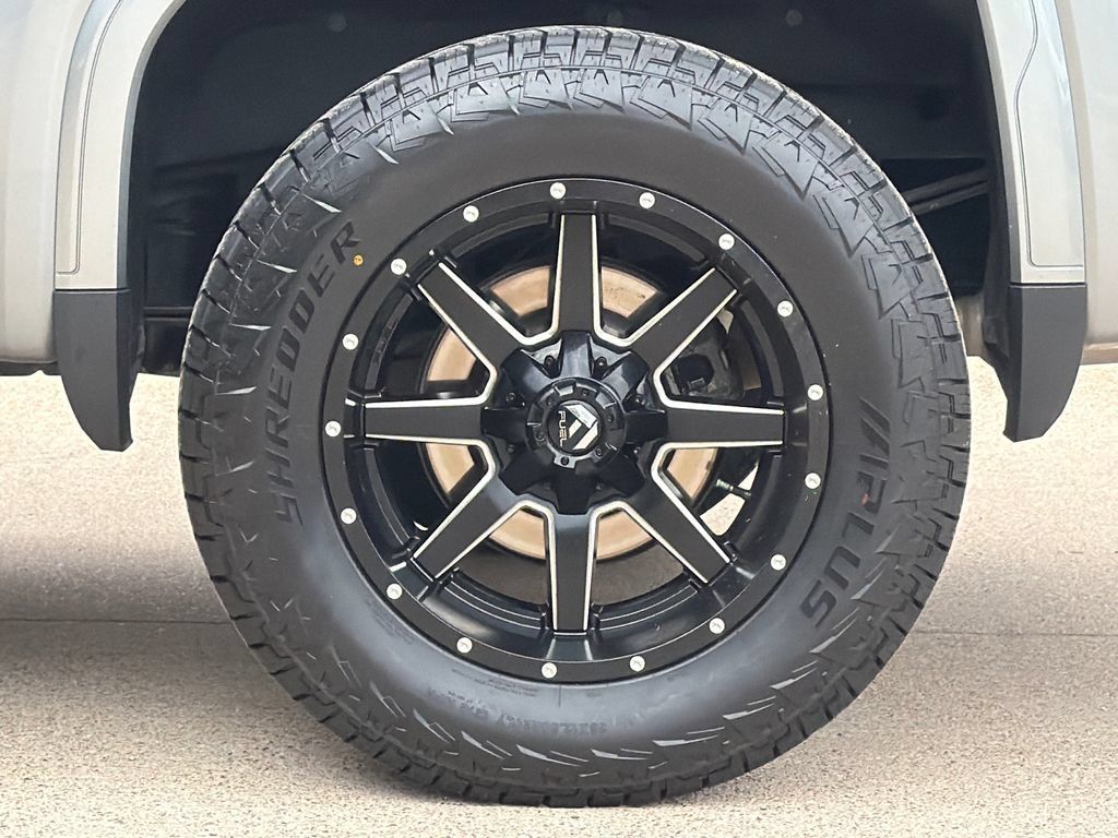 Used 2023 GMC Sierra 1500 AT4 w/ Technology Package AWD/4WD image 9