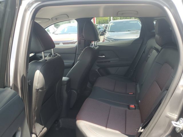 Used 2025 Nissan Kicks SR FWD image 9