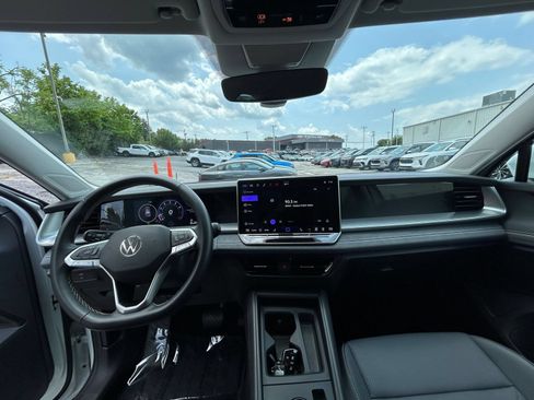 Used 2026 Volkswagen Tiguan SE AWD/4WD image 28