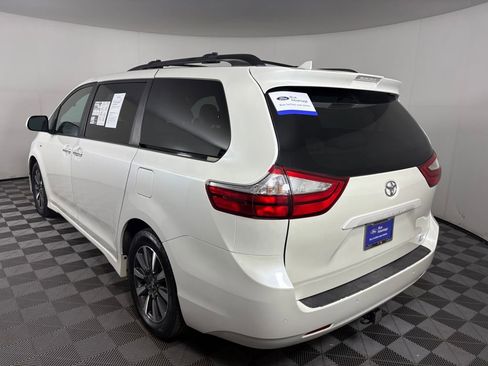 Used 2018 Toyota Sienna XLE w/ XLE Navigation Package image 5