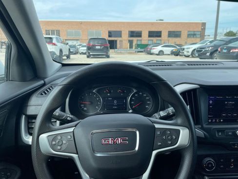 Used 2024 GMC Terrain SLE FWD image 32