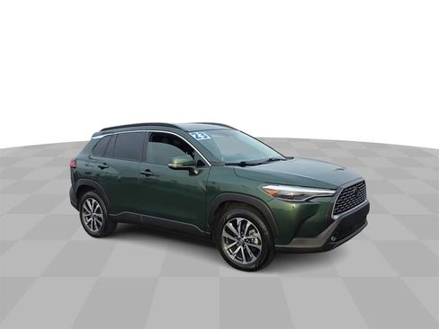 Used 2023 Toyota Corolla Cross XLE w/ Convenience Package image 2