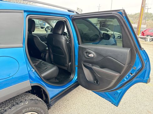 Used 2022 Jeep Cherokee Trailhawk image 20