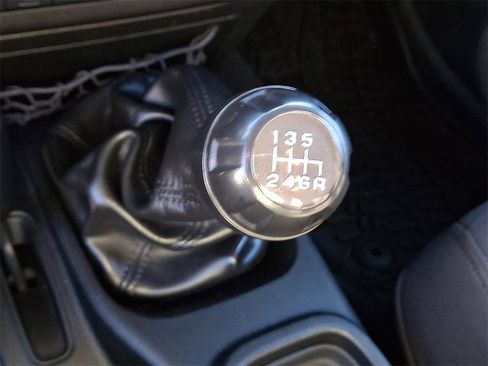 Used 2018 Jeep Wrangler Sport image 13