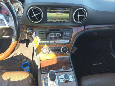 Used 2014 Mercedes-Benz SL 550 image 7