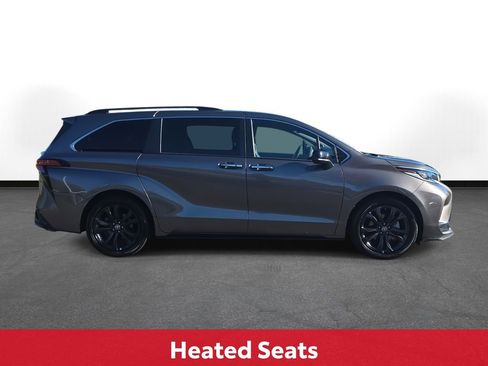 Certified 2022 Toyota Sienna XSE image 5