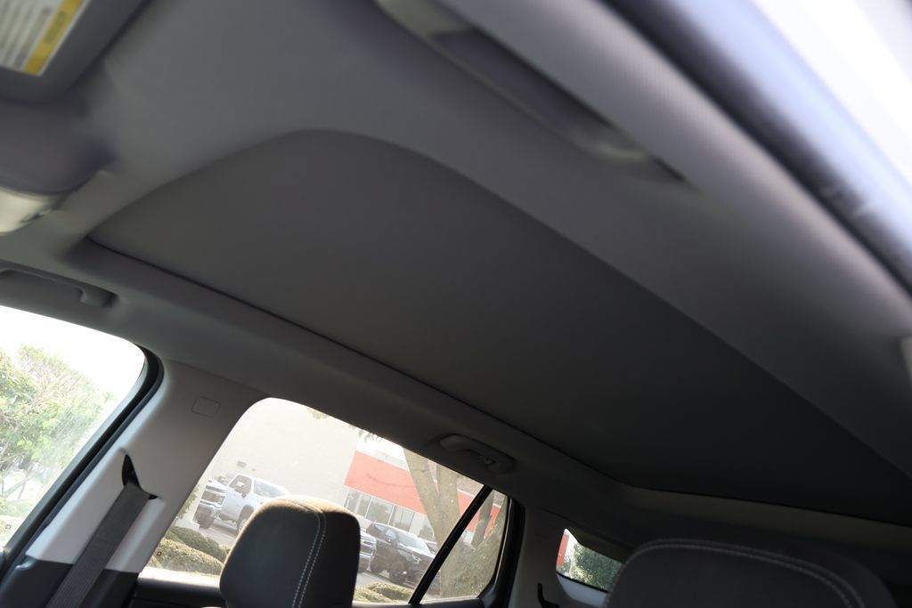 Used 2023 GMC Terrain SLE w/ Driver Convenience Package FWD image 12