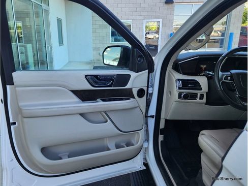 Used 2019 Lincoln Navigator Reserve w/ Cargo Package AWD/4WD image 21
