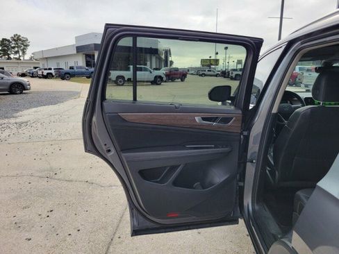 Used 2024 Volkswagen Atlas SEL Premium R-Line image 31