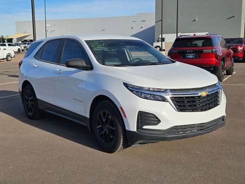 Used 2022 Chevrolet Equinox LS w/ LS Convenience Package image 7