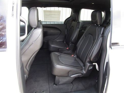New 2026 Chrysler Pacifica Select image 10