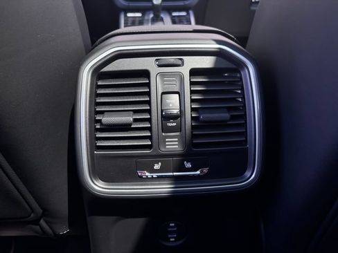 Certified 2026 Porsche Macan AWD/4WD image 24
