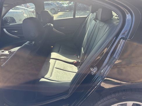 Used 2018 BMW 320i Sedan RWD image 11