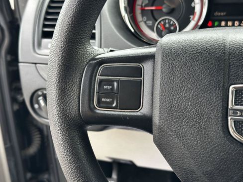 Used 2019 Dodge Grand Caravan SE FWD image 12