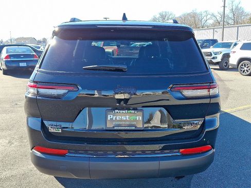 Used 2025 Jeep Grand Cherokee L Limited w/ Black Appearance Package image 5