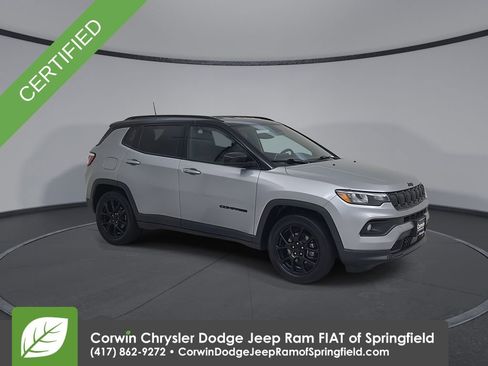 Used 2022 Jeep Compass Altitude image 2