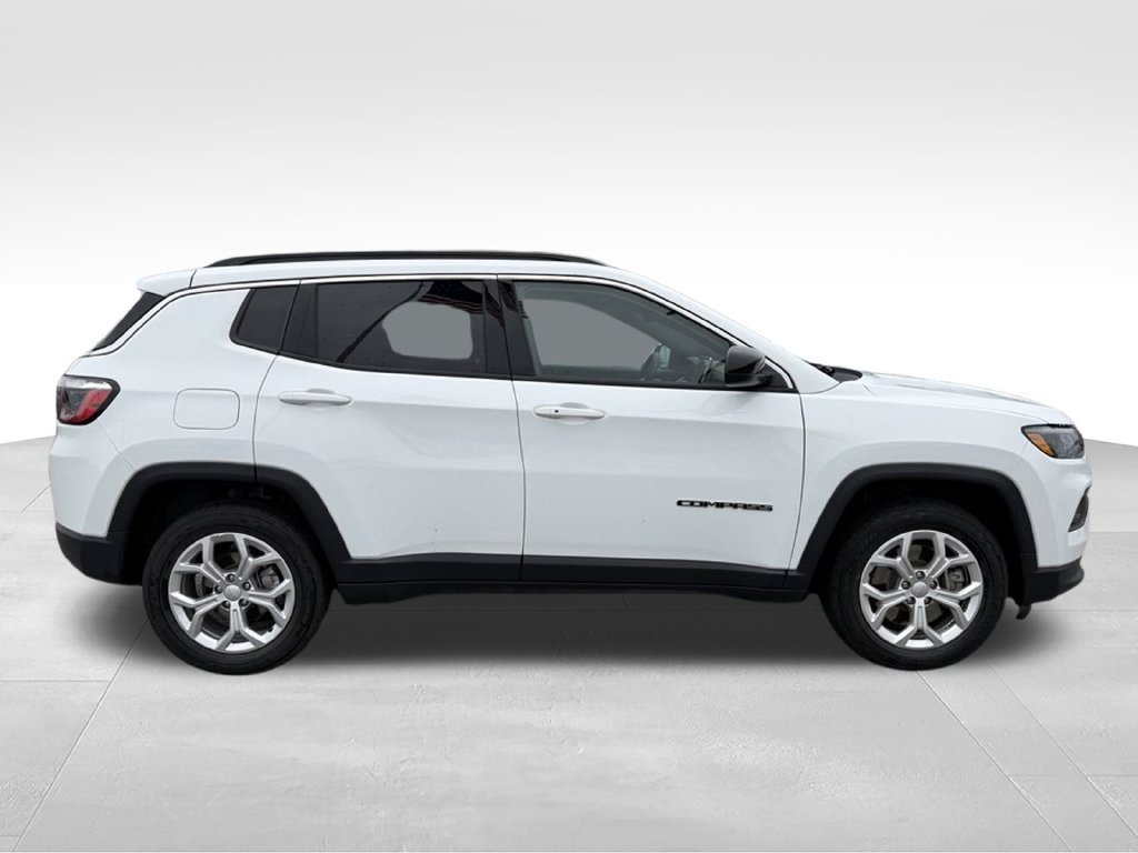 Used 2024 Jeep Compass Latitude AWD/4WD image 28