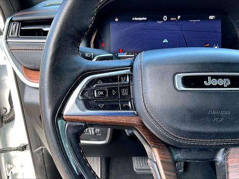 Used 2023 Jeep Grand Cherokee L Summit w/ Luxury Tech Group V AWD/4WD image 24
