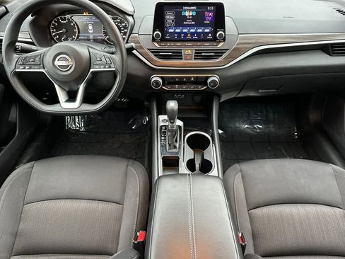 Used 2024 Nissan Altima 2.5 SV image 3