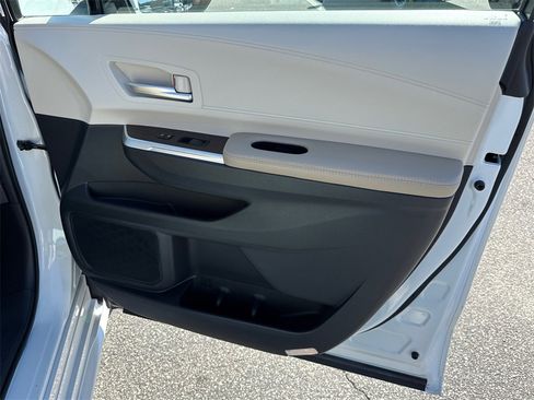 Used 2023 Toyota Sienna XLE image 14