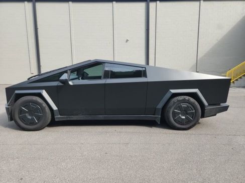 Used 2024 Tesla Cybertruck AWD Crew Cab image 6