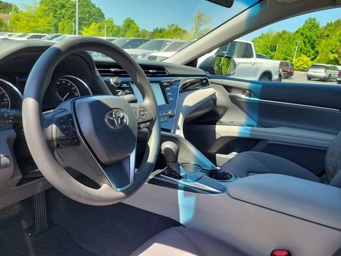 Used 2018 Toyota Camry LE FWD image 11