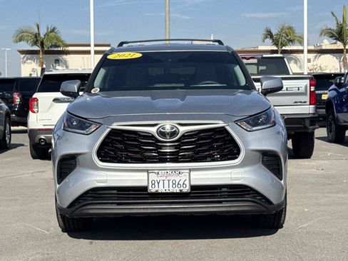 Used 2021 Toyota Highlander L image 2