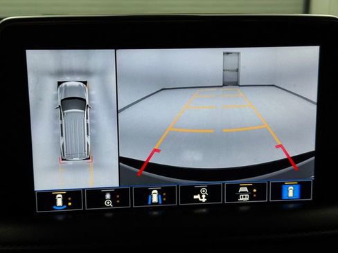 Used 2021 Chevrolet Suburban Z71 w/ Z71 Signature Package AWD/4WD image 18