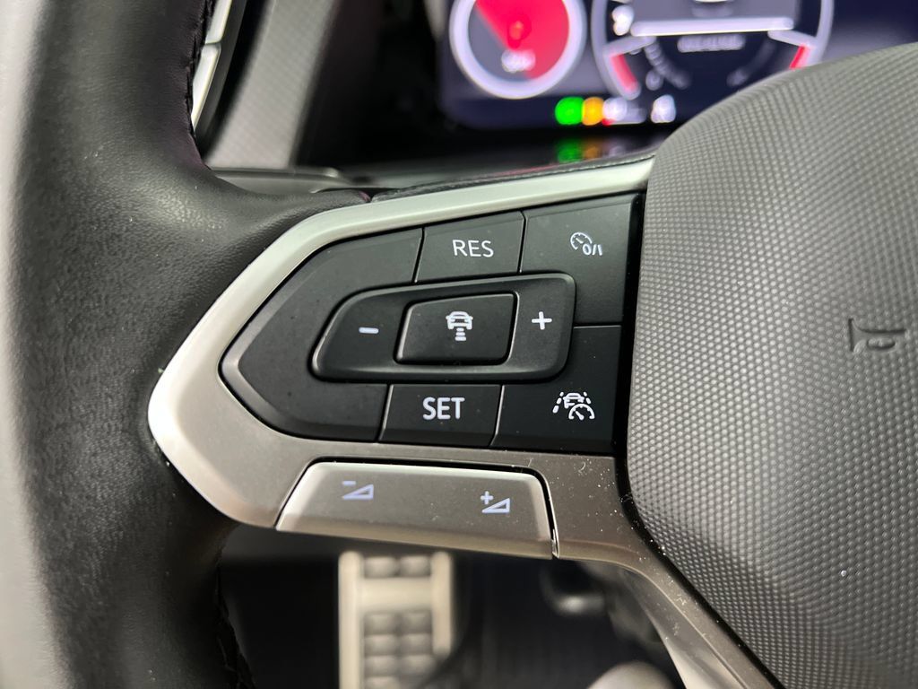 Used 2025 Volkswagen Atlas Peak Edition SE AWD/4WD image 51