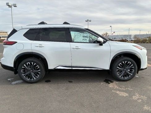 Certified 2024 Nissan Rogue Platinum w/ Platinum Premium Package image 7