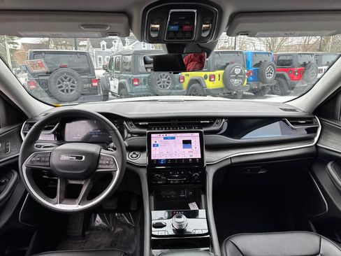 Used 2023 Jeep Grand Cherokee 4WD 4xe w/ Luxury Tech Group II image 34