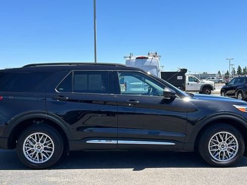 Certified 2023 Ford Explorer XLT w/ Equipment Group 202A AWD/4WD image 2