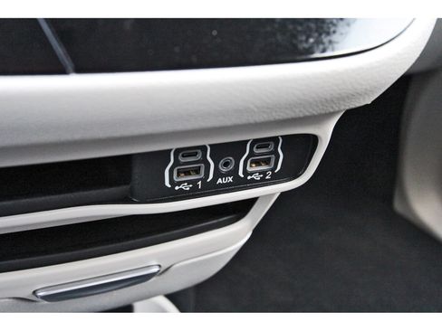 Used 2023 Chrysler Pacifica Touring-L FWD image 29