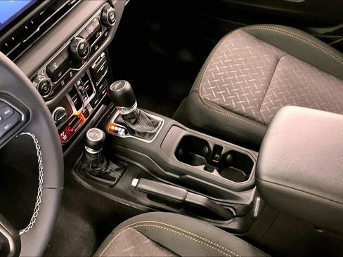 Used 2025 Jeep Gladiator Mojave image 16