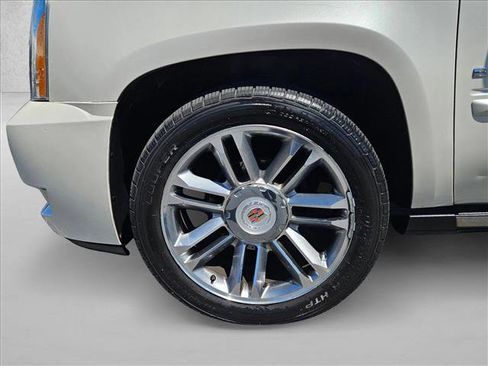 Used 2012 Cadillac Escalade Premium image 26
