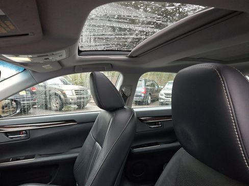 Used 2016 Lexus ES 350 w/ Luxury Package w/Wood Trim image 23