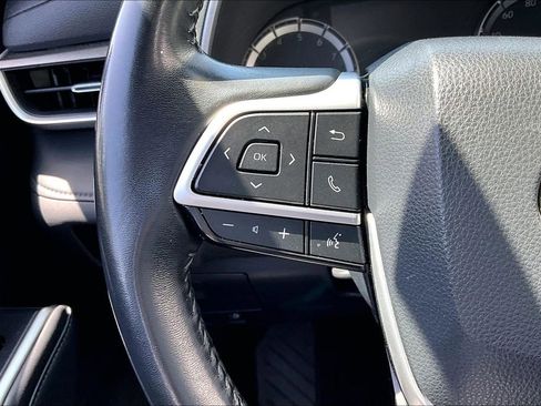 Used 2023 Toyota Highlander XLE FWD image 11