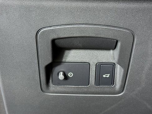 Used 2026 Land Rover Range Rover Velar Dynamic SE image 10