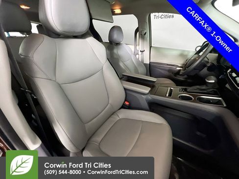Used 2023 Toyota Sienna XLE w/ XLE Plus Package image 17