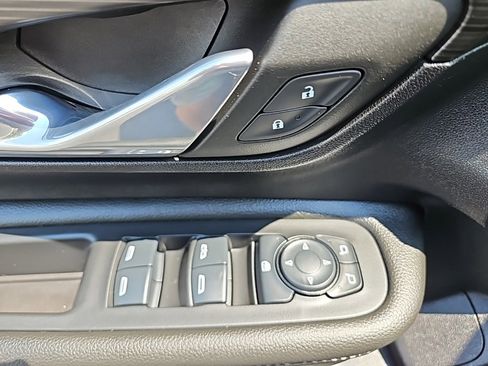 Used 2024 GMC Terrain SLE image 10