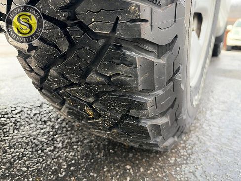 Used 2018 Nissan Titan S image 10