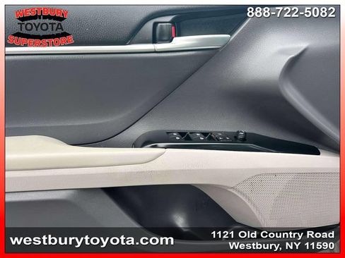 Used 2019 Toyota Camry SE FWD image 13