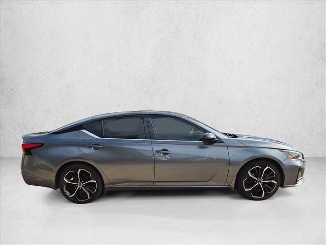 Used 2023 Nissan Altima 2.5 SR w/ SR Premium Package FWD image 4