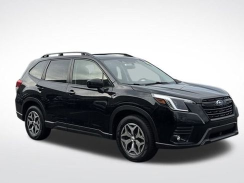 Used 2024 Subaru Forester Premium image 3
