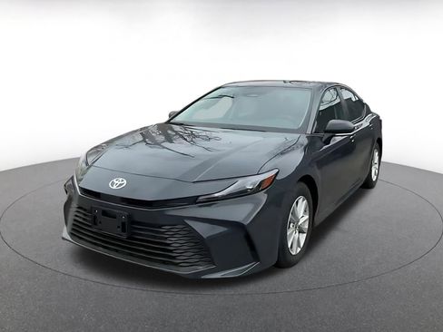Used 2025 Toyota Camry LE image 7